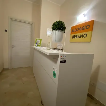Urbano - Stazione 3* تيرني