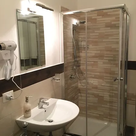 Urbano - Stazione Pensjonat 3*